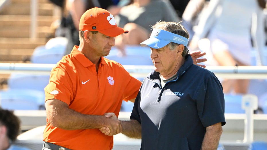 Bill Belichick gets ripped on social media after Clemson blows out UNC: 'Complete dumpster fire'
