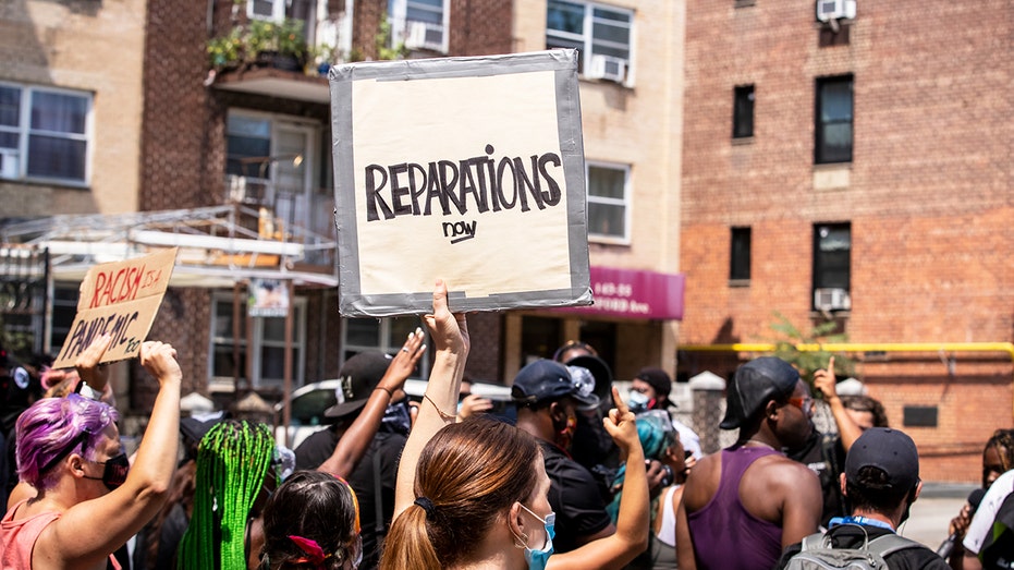Chicago reparations advocates say federal gov morally owes '7 quadrillion dollars' in slave labor