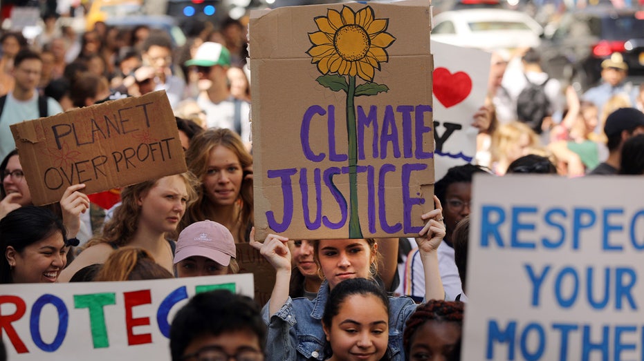 Conservatives torch 'climate refugee' couple after Texas escape ends in 'literal crap show'