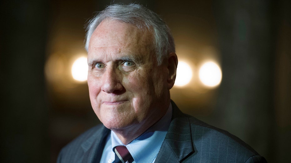Former GOP Sen Jon Kyl announces dementia diagnosis, steps away from public life