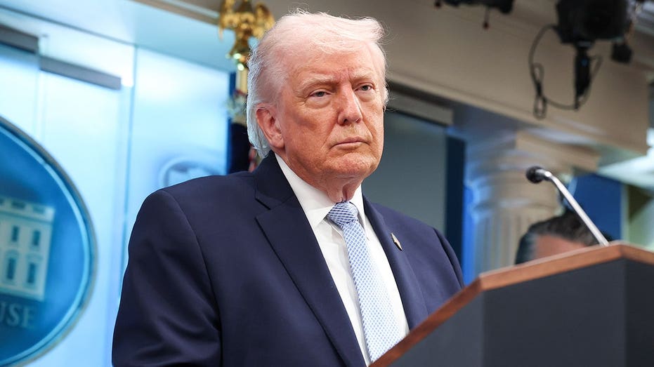 Senate Dem accuses Trump of being 'unfit for office,' joins growing call to impeach, oust president