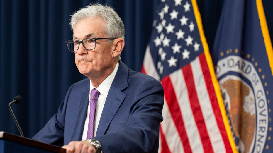 The quiet visual cue Powell employs to reinforce the Fed's independence