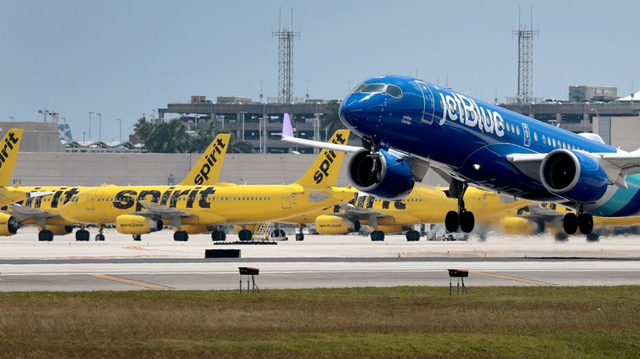 Top airline offers $99 rescue fares as thousands are left stranded by Spirit shutdown